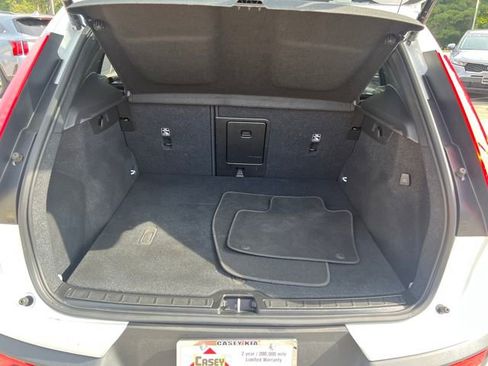 Used 2023 Volvo XC40 B5 Ultimate image 31