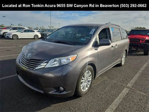 Used 2014 Toyota Sienna XLE w/ XLE Premium Package image 3