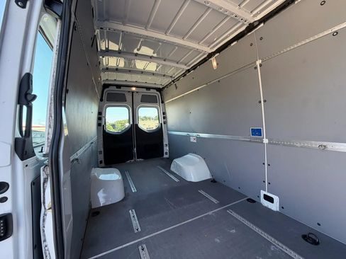 Used 2019 Mercedes-Benz Sprinter 170 Cargo w/ Acoustic Package image 19