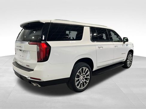 Used 2025 GMC Yukon XL Denali AWD/4WD image 7