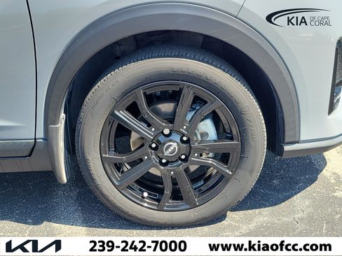 Used 2024 Nissan Kicks SR w/ SR Premium Package FWD image 7