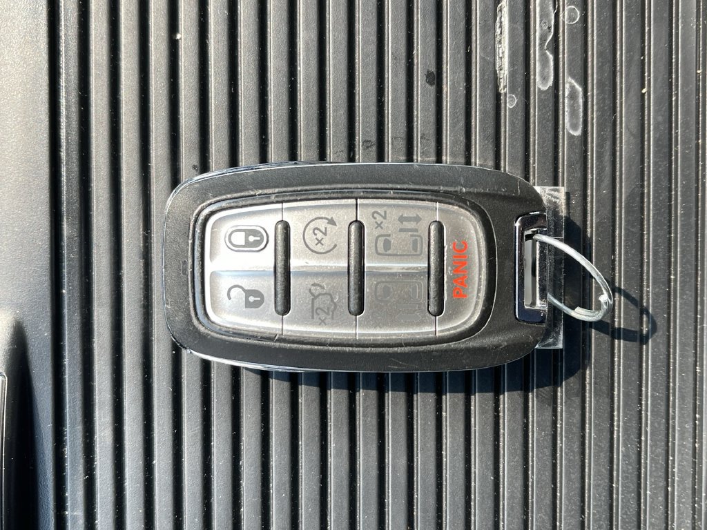 Used 2023 Chrysler Pacifica Touring-L FWD image 42