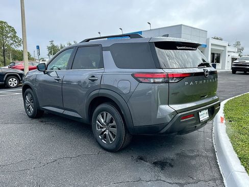 Used 2025 Nissan Pathfinder SV image 8