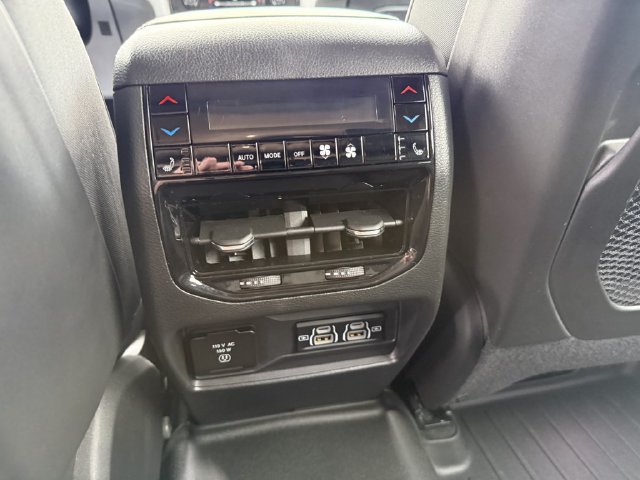 Used 2024 Jeep Grand Cherokee Summit w/ Luxury Tech Group V AWD/4WD image 36