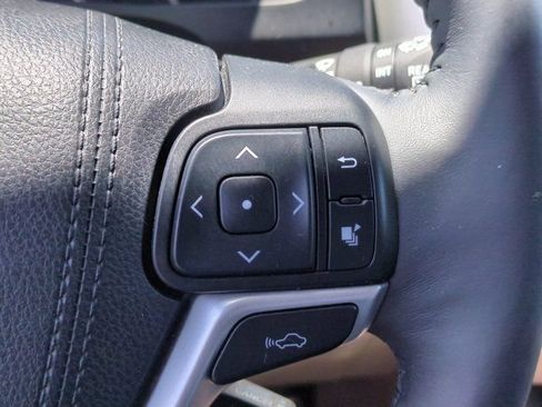 Used 2016 Toyota Highlander Limited Platinum FWD image 19