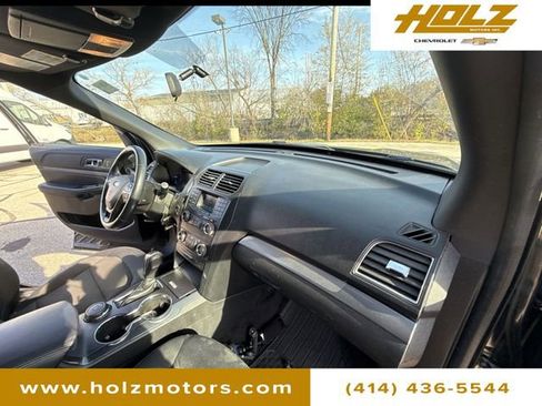 Used 2018 Ford Explorer XLT image 27