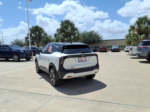 Used 2026 Nissan Kicks SV FWD image 3