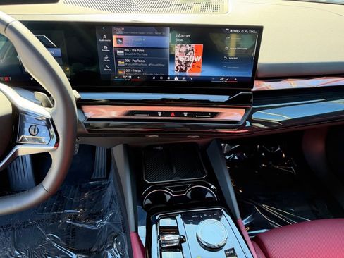 Used 2025 BMW 540i xDrive image 20