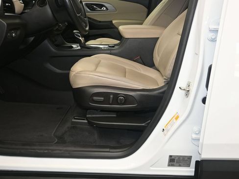 Used 2023 Chevrolet Traverse LT FWD image 21