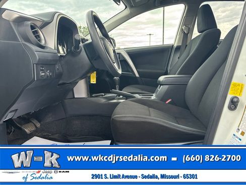 Used 2017 Toyota RAV4 LE AWD/4WD image 16