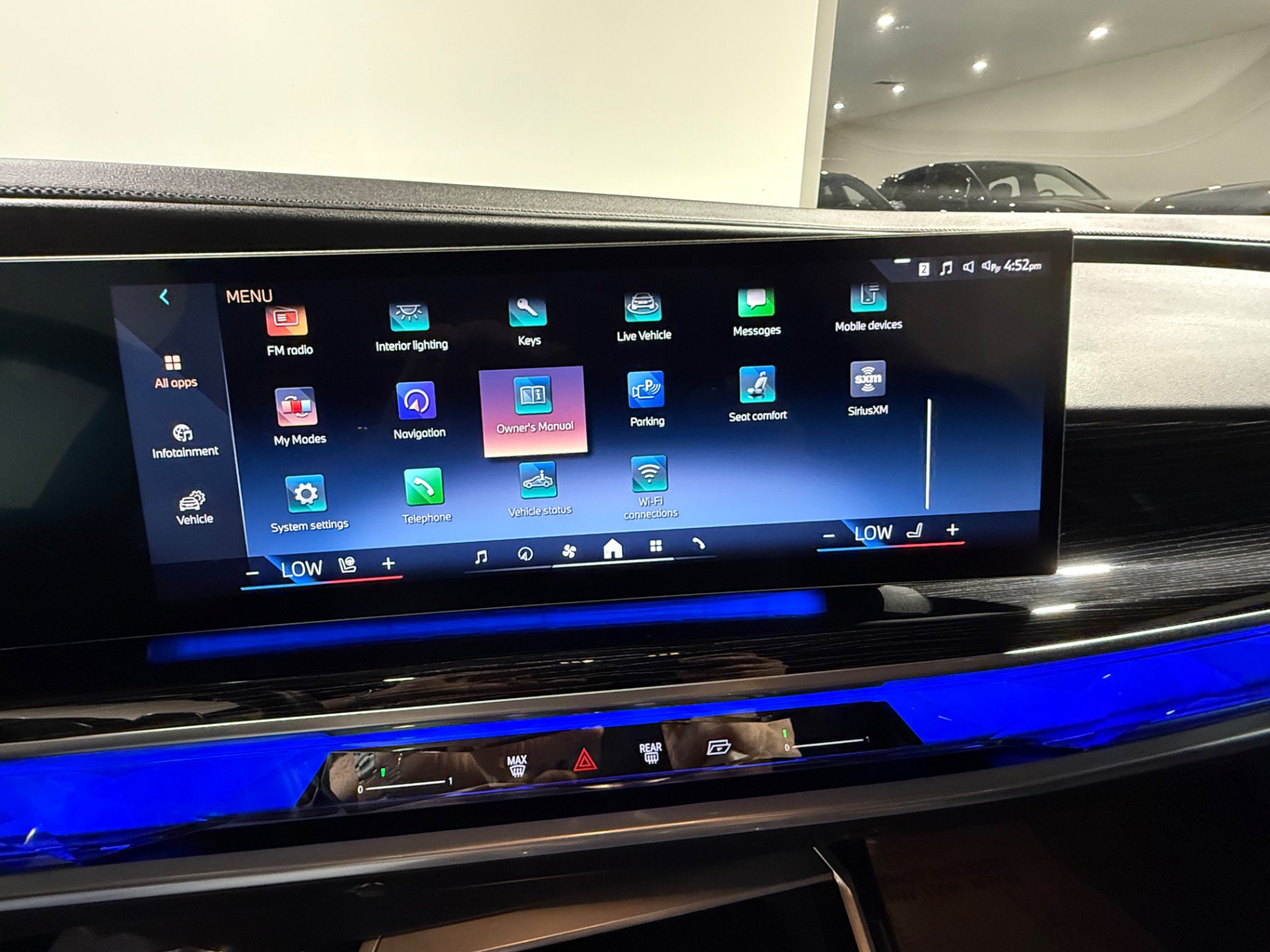 Used 2024 BMW 740i xDrive AWD/4WD image 39