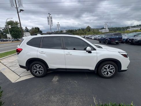 Used 2021 Subaru Forester Premium w/ Popular Package #1 AWD/4WD image 6