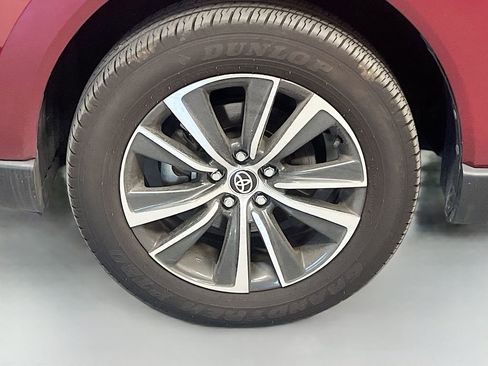 Used 2024 Toyota Venza LE image 30