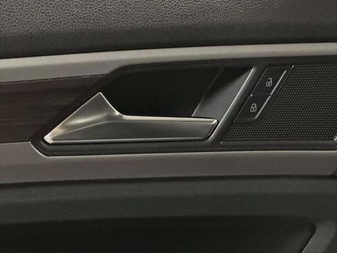 Used 2021 Volkswagen Atlas SE w/ Panoramic Sunroof Package AWD/4WD image 11