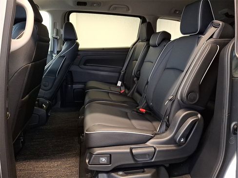 New 2026 Honda Odyssey Touring image 5