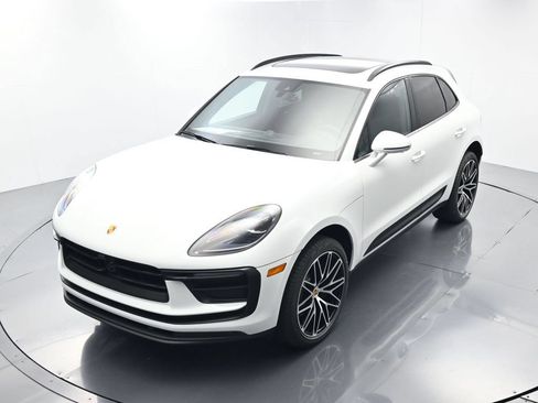 Certified 2026 Porsche Macan AWD/4WD image 33
