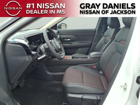 New 2026 Nissan Kicks SR w/ Cold Weather Package FWD image 22