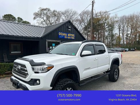 Used 2017 Toyota Tacoma TRD Off-Road image 1