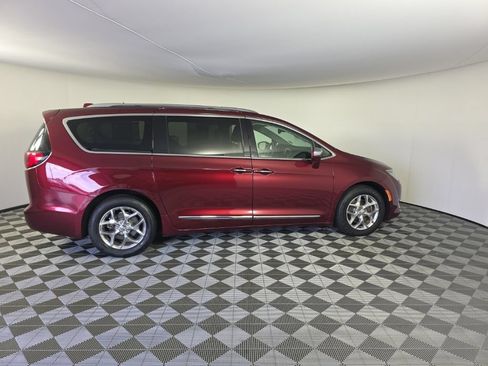 Used 2018 Chrysler Pacifica Limited FWD image 6