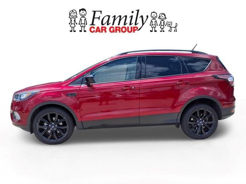Used 2018 Ford Escape SE w/ SE Sport Appearance Package FWD image 2