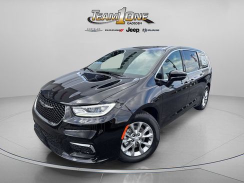 New 2026 Chrysler Pacifica Limited image 4