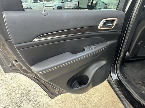 Used 2014 Jeep Grand Cherokee Overland w/ Trailer Tow Group IV image 24