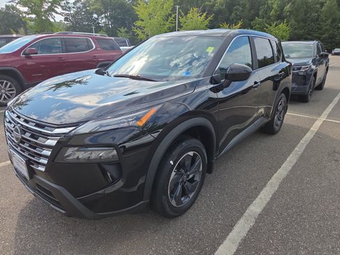 Used 2026 Nissan Rogue SV FWD image 7
