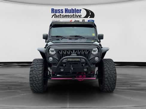 Used 2017 Jeep Wrangler Unlimited Rubicon w/ Connectivity Group AWD/4WD image 10