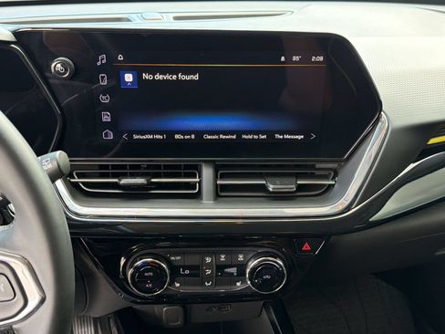 Used 2025 Chevrolet Trax ACTIV w/ Driver Confidence Package FWD image 19