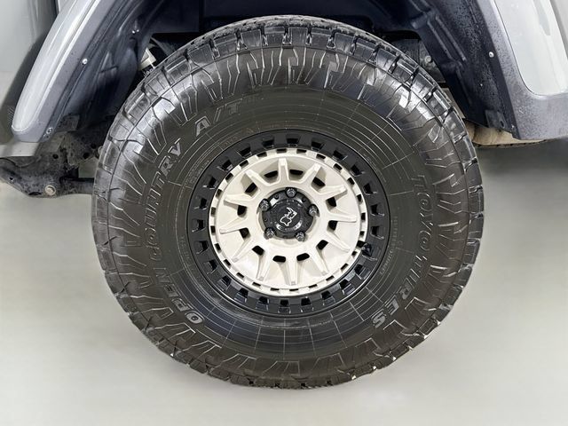 Used 2022 Jeep Gladiator Rubicon w/ LED Lighting Group AWD/4WD image 30