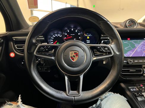 Used 2021 Porsche Macan image 11