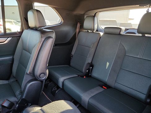 Used 2024 GMC Acadia AT4 w/ Luxury Package image 10