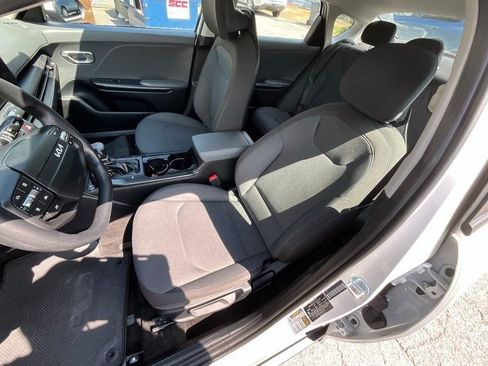 Used 2025 Kia K4 LXS image 8