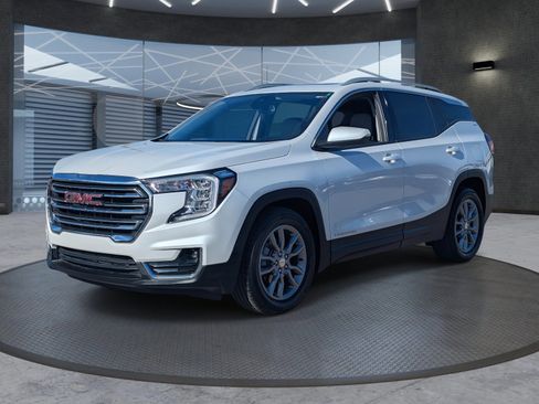 Used 2022 GMC Terrain SLT image 2
