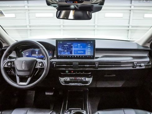 Used 2023 Lincoln Corsair FWD image 15