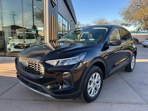 Used 2025 Ford Escape Active AWD/4WD image 4
