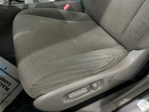 Used 2013 Toyota Highlander Base image 17