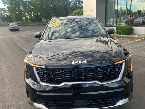 Used 2025 Kia Sorento EX FWD image 2