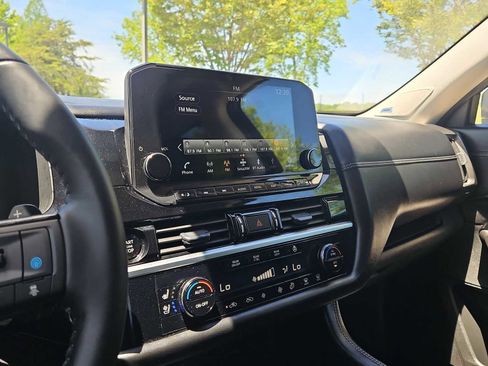 Used 2025 Nissan Pathfinder Platinum AWD/4WD image 46
