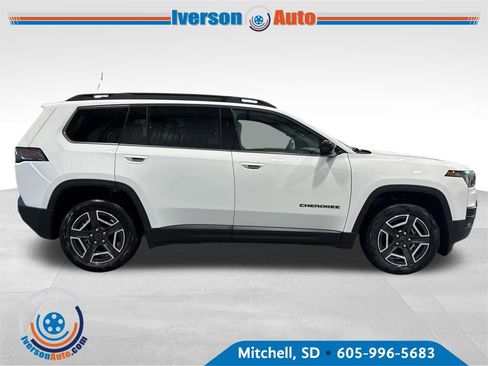 New 2026 Jeep Cherokee Laredo image 9