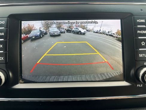 Used 2020 Kia Sedona LX image 23