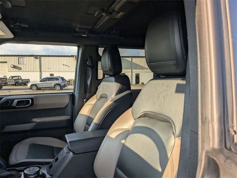 Used 2023 Ford Bronco Wildtrak image 17