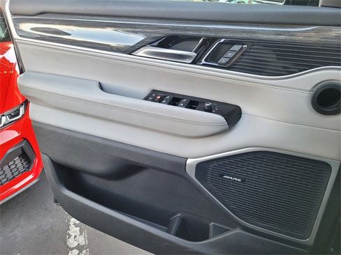 Used 2022 Jeep Wagoneer Series III image 14