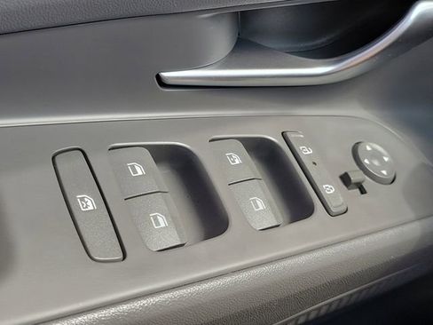 Used 2025 Hyundai Elantra SEL image 16