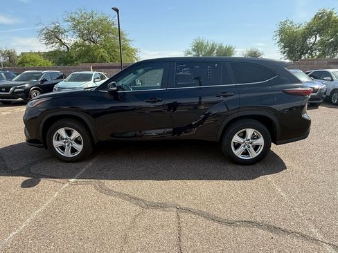 Used 2024 Toyota Highlander LE image 8