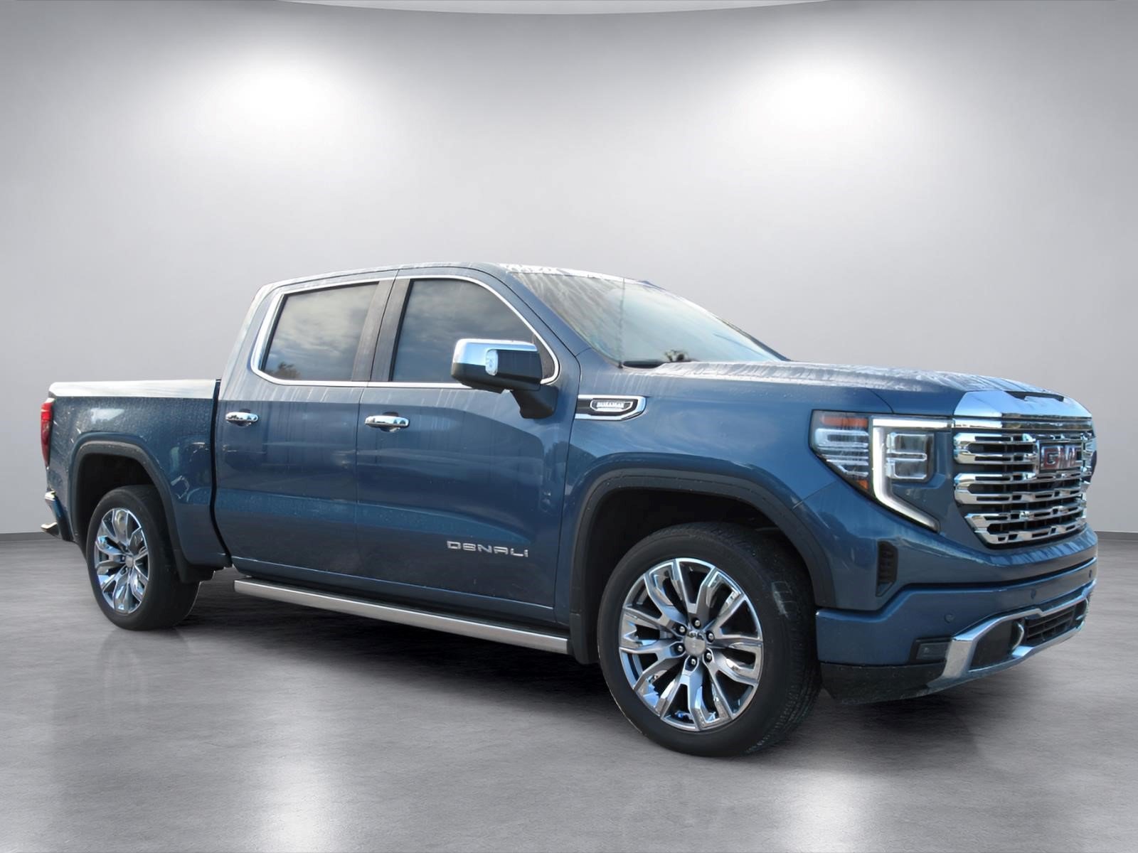 Used 2025 GMC Sierra 1500 Denali w/ Denali Reserve Package AWD/4WD image 1