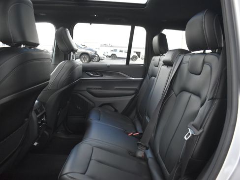 New 2025 Jeep Grand Cherokee Limited w/ Trailer Tow Package image 14