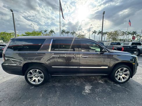 Used 2017 Cadillac Escalade ESV Premium Luxury AWD/4WD image 10