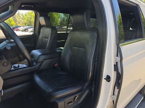 Used 2018 Ford Expedition Max XLT w/ Equipment Group 202A AWD/4WD image 11
