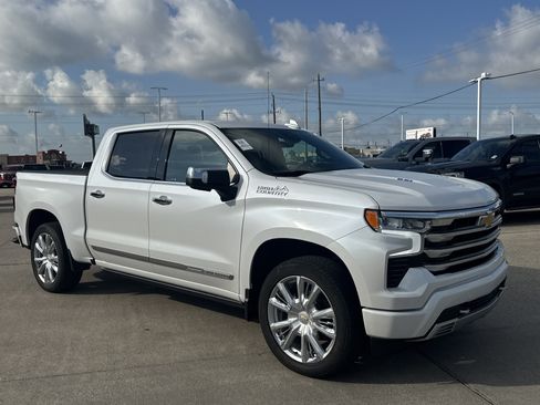 Used 2024 Chevrolet Silverado 1500 High Country w/ Technology Package AWD/4WD image 17